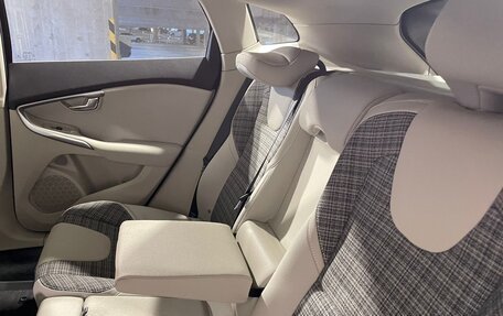 Volvo V40 Cross Country I, 2017 год, 1 963 000 рублей, 18 фотография