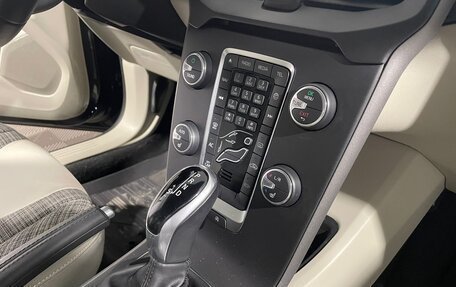 Volvo V40 Cross Country I, 2017 год, 1 963 000 рублей, 22 фотография