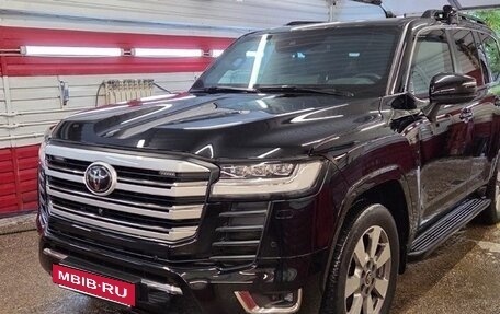 Toyota Land Cruiser, 2023 год, 20 000 000 рублей, 3 фотография