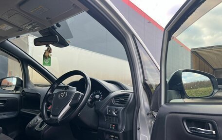 Toyota Voxy III, 2016 год, 1 830 000 рублей, 9 фотография