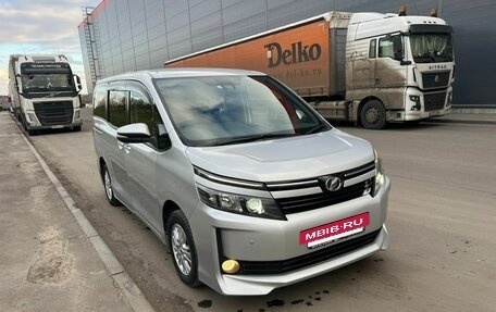 Toyota Voxy III, 2016 год, 1 830 000 рублей, 3 фотография