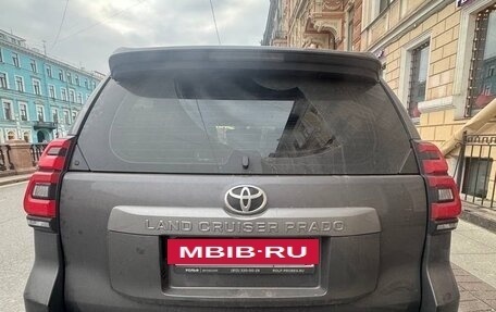Toyota Land Cruiser Prado 150 рестайлинг 2, 2021 год, 4 800 000 рублей, 4 фотография