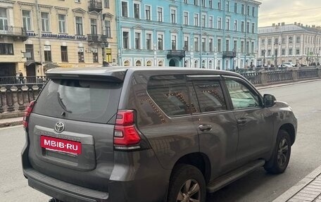 Toyota Land Cruiser Prado 150 рестайлинг 2, 2021 год, 4 800 000 рублей, 6 фотография