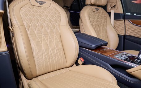 Bentley Flying Spur, 2022 год, 27 900 000 рублей, 17 фотография