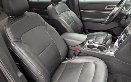 Ford Explorer VI, 2019 год, 3 150 000 рублей, 24 фотография