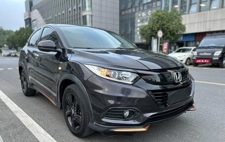 Honda Vezel, 2022 год, 1 300 000 рублей, 3 фотография
