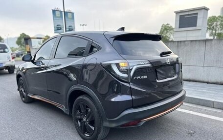 Honda Vezel, 2022 год, 1 300 000 рублей, 5 фотография