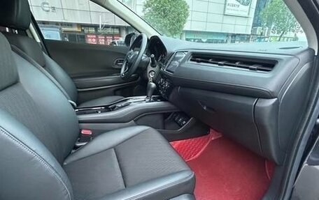 Honda Vezel, 2022 год, 1 300 000 рублей, 9 фотография