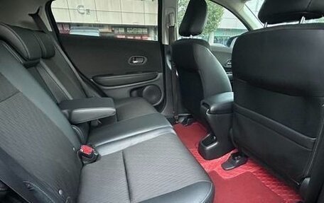 Honda Vezel, 2022 год, 1 300 000 рублей, 18 фотография