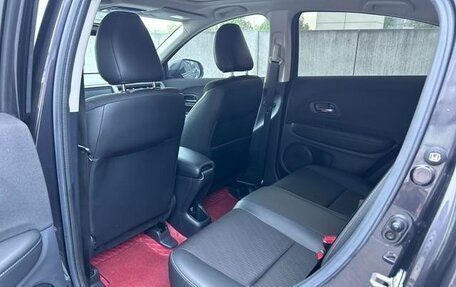 Honda Vezel, 2022 год, 1 300 000 рублей, 17 фотография