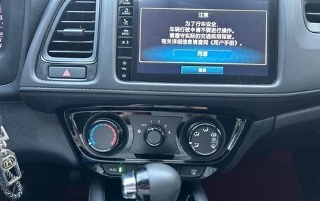 Honda Vezel, 2022 год, 1 300 000 рублей, 14 фотография