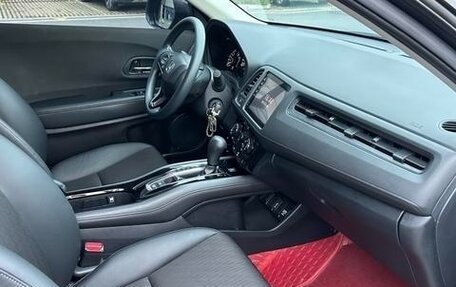 Honda Vezel, 2022 год, 1 300 000 рублей, 10 фотография