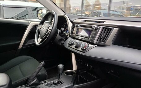 Toyota RAV4, 2015 год, 1 878 000 рублей, 6 фотография