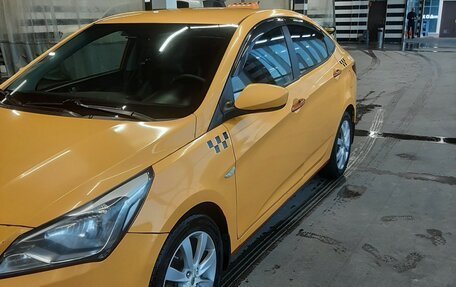 Hyundai Solaris II рестайлинг, 2015 год, 750 000 рублей, 2 фотография