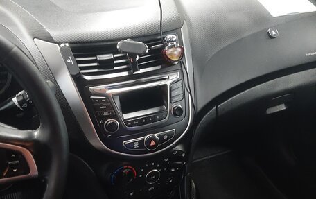 Hyundai Solaris II рестайлинг, 2015 год, 750 000 рублей, 14 фотография