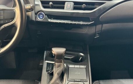 Lexus UX I, 2021 год, 2 425 000 рублей, 13 фотография