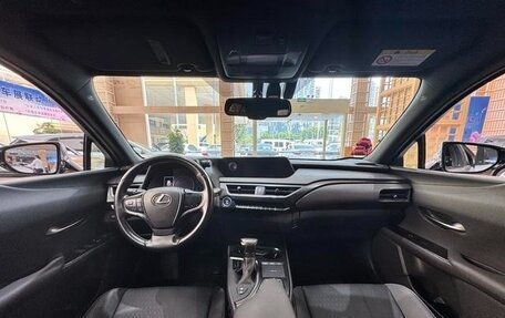 Lexus UX I, 2021 год, 2 425 000 рублей, 9 фотография