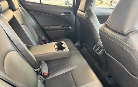 Lexus UX I, 2021 год, 2 425 000 рублей, 14 фотография