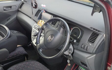 Toyota ISis I, 2009 год, 1 400 000 рублей, 2 фотография