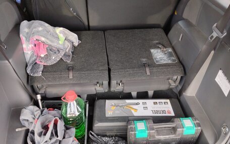 Toyota ISis I, 2009 год, 1 400 000 рублей, 17 фотография