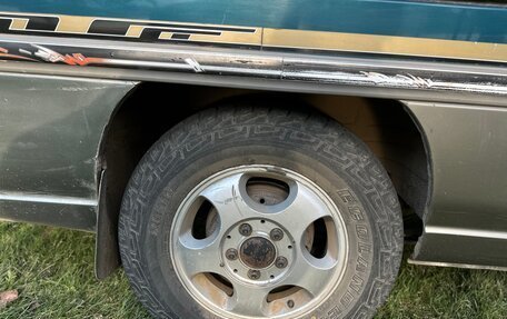 SsangYong Istana, 1996 год, 750 000 рублей, 10 фотография