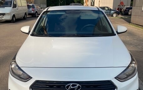 Hyundai Solaris II рестайлинг, 2017 год, 1 199 000 рублей, 1 фотография