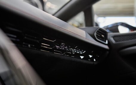 Lamborghini Huracán, 2019 год, 17 500 000 рублей, 20 фотография