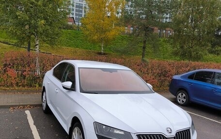Skoda Superb III рестайлинг, 2019 год, 1 880 000 рублей, 3 фотография