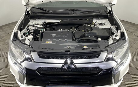 Mitsubishi Outlander III рестайлинг 3, 2022 год, 2 450 000 рублей, 4 фотография