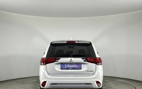 Mitsubishi Outlander III рестайлинг 3, 2022 год, 2 450 000 рублей, 8 фотография
