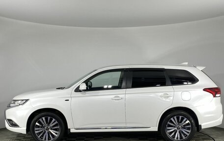 Mitsubishi Outlander III рестайлинг 3, 2022 год, 2 450 000 рублей, 10 фотография