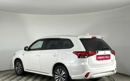 Mitsubishi Outlander III рестайлинг 3, 2022 год, 2 450 000 рублей, 7 фотография