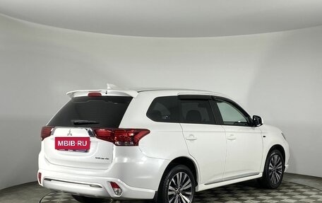 Mitsubishi Outlander III рестайлинг 3, 2022 год, 2 450 000 рублей, 6 фотография