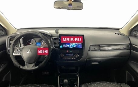 Mitsubishi Outlander III рестайлинг 3, 2022 год, 2 450 000 рублей, 16 фотография