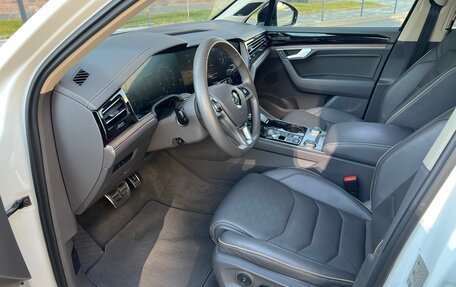 Volkswagen Touareg III, 2018 год, 3 750 000 рублей, 10 фотография