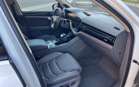 Volkswagen Touareg III, 2018 год, 3 750 000 рублей, 11 фотография