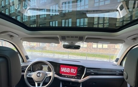 Volkswagen Touareg III, 2018 год, 3 750 000 рублей, 9 фотография