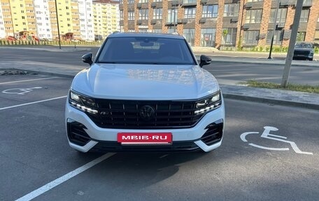 Volkswagen Touareg III, 2018 год, 3 750 000 рублей, 2 фотография