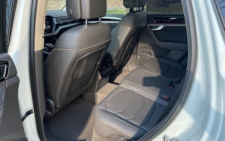 Volkswagen Touareg III, 2018 год, 3 750 000 рублей, 13 фотография