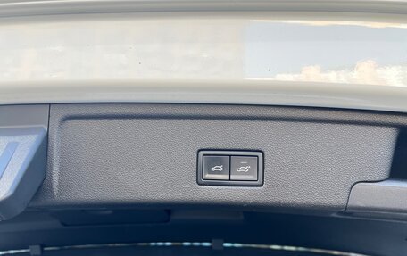 Volkswagen Touareg III, 2018 год, 3 750 000 рублей, 19 фотография