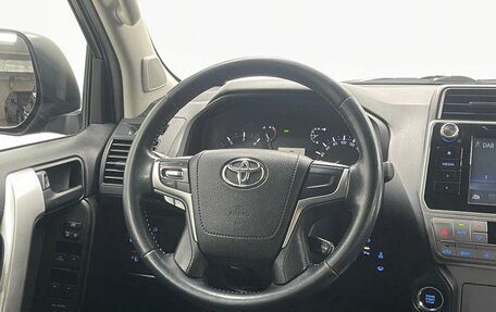 Toyota Land Cruiser Prado 150 рестайлинг 2, 2018 год, 4 398 000 рублей, 22 фотография