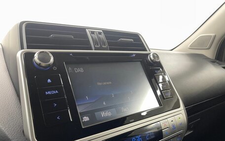 Toyota Land Cruiser Prado 150 рестайлинг 2, 2018 год, 4 398 000 рублей, 15 фотография
