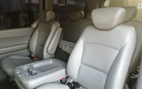 Hyundai Grand Starex Grand Starex I рестайлинг 2, 2014 год, 1 900 000 рублей, 2 фотография