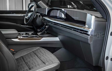 Cadillac Escalade V, 2025 год, 21 840 000 рублей, 25 фотография