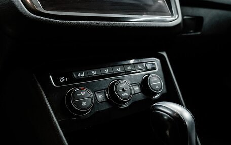 Volkswagen Tiguan II, 2019 год, 2 400 000 рублей, 20 фотография