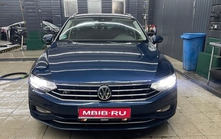 Volkswagen Passat B8 рестайлинг, 2019 год, 2 700 000 рублей, 1 фотография