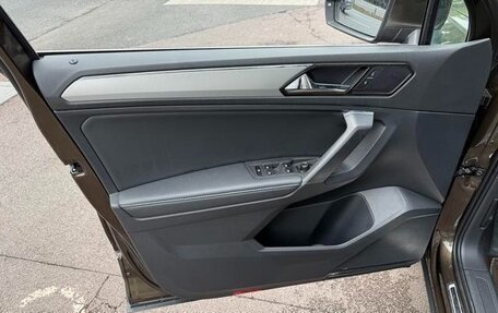 Volkswagen Tiguan II, 2021 год, 2 350 000 рублей, 10 фотография