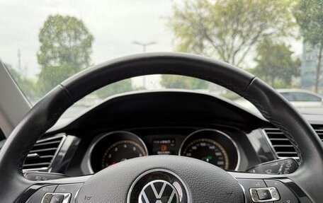 Volkswagen Tiguan II, 2021 год, 2 350 000 рублей, 9 фотография