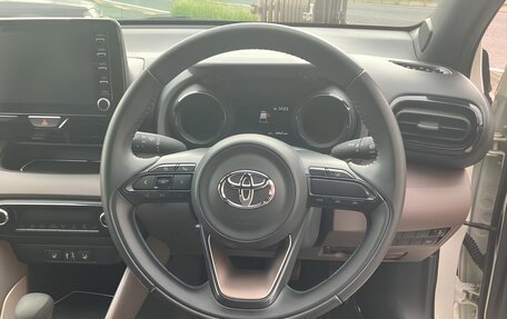 Toyota Yaris, 2022 год, 1 150 000 рублей, 7 фотография