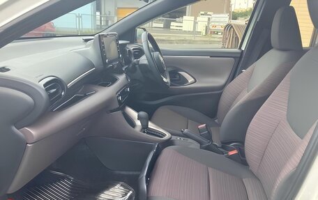 Toyota Yaris, 2022 год, 1 150 000 рублей, 6 фотография